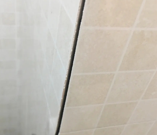 赤壁瓷砖空鼓维修公司分享阳台瓷砖脱落的修复过程可以分为以下几个步骤