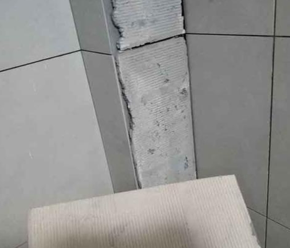 赤壁瓷砖空鼓维修公司分享下厨房瓷砖脱落的补救措施。